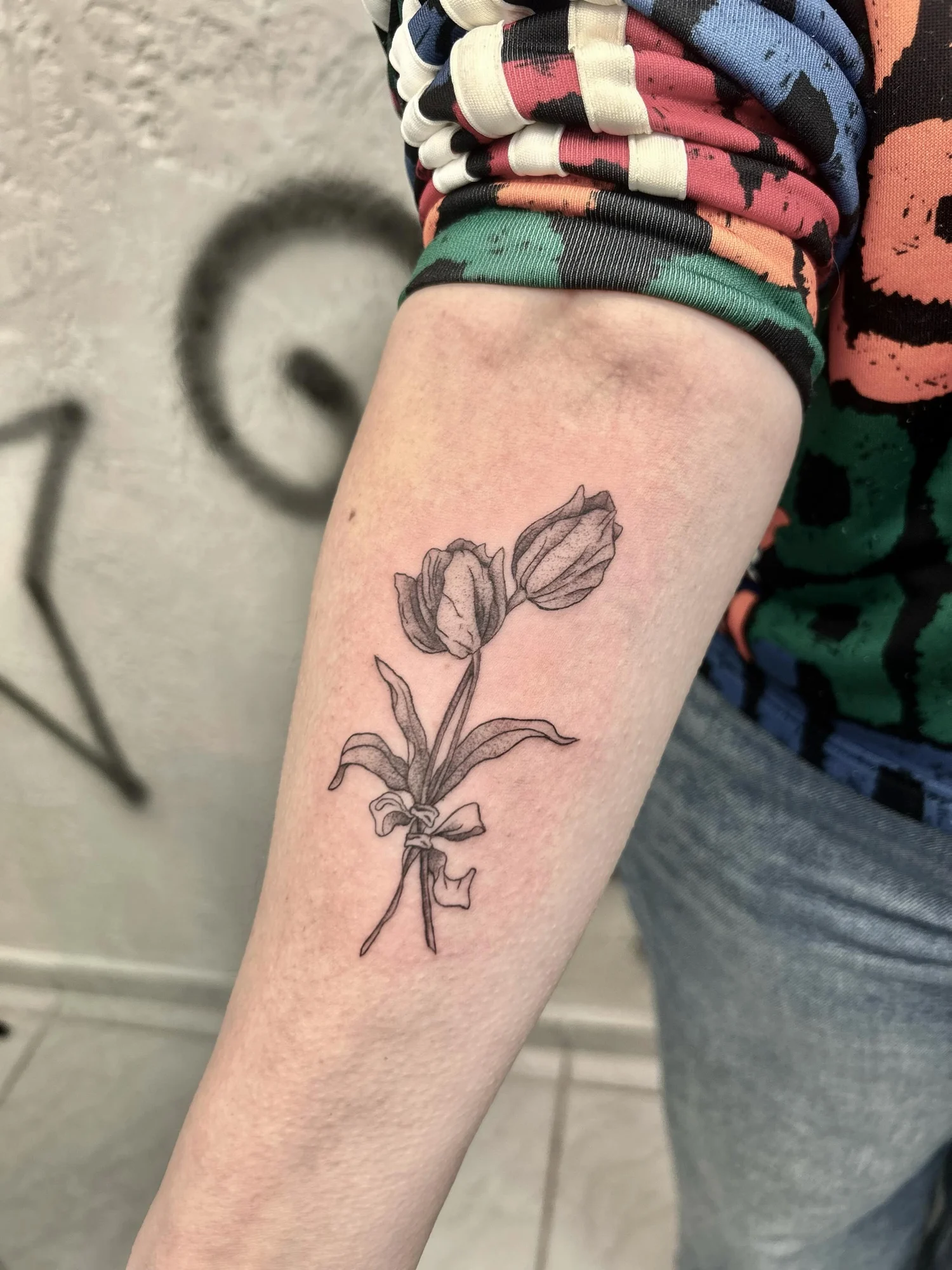 Zarte Tulpen als Fineline Tattoo